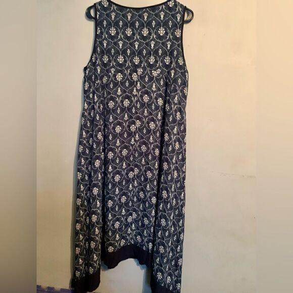 Ladies sleeveless tent dress - Picture 2 of 6